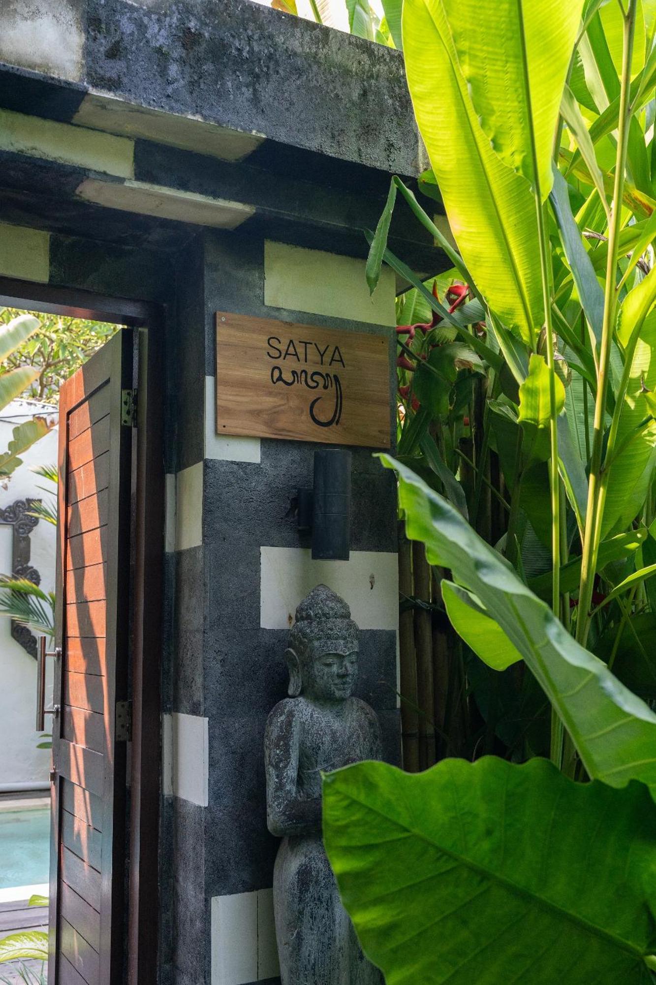 Hotel The Gardens Seminyak Exterior foto